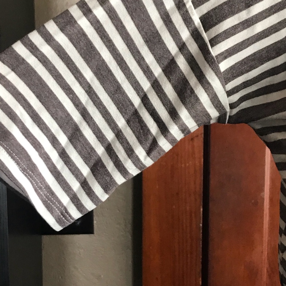 LuLaRoe Perfect Tee Grey/beige strip Size XS - Picture 2 of 6